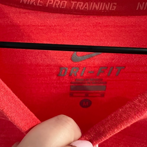 Men’s Red Nike Dri-Fit Long Sleeve T Shirt Medium - Picture 2 of 2